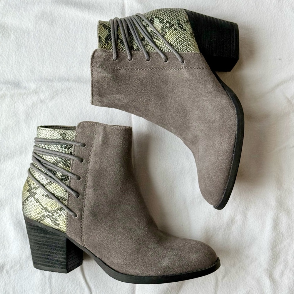Skechers Homestead Wild Wraps Charcoal Womens Snake Skin Ankle Bootie size 8.5